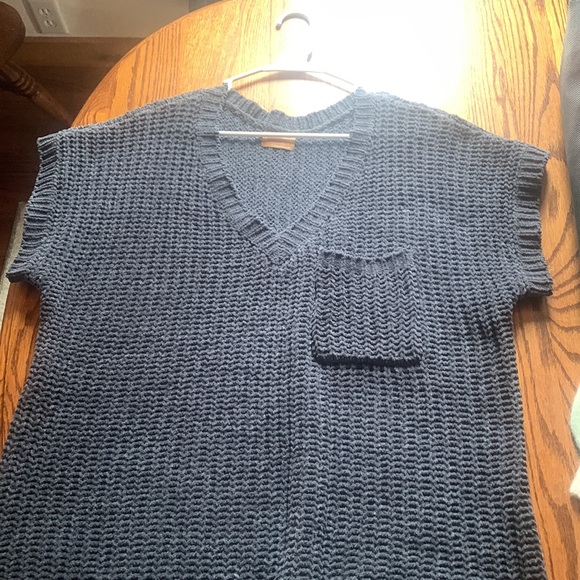 Size small, worn once. Oversized, high low hem - Picture 2 of 4